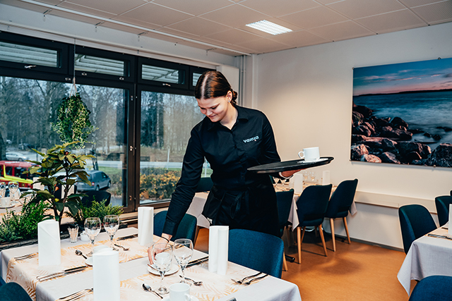 Servitör